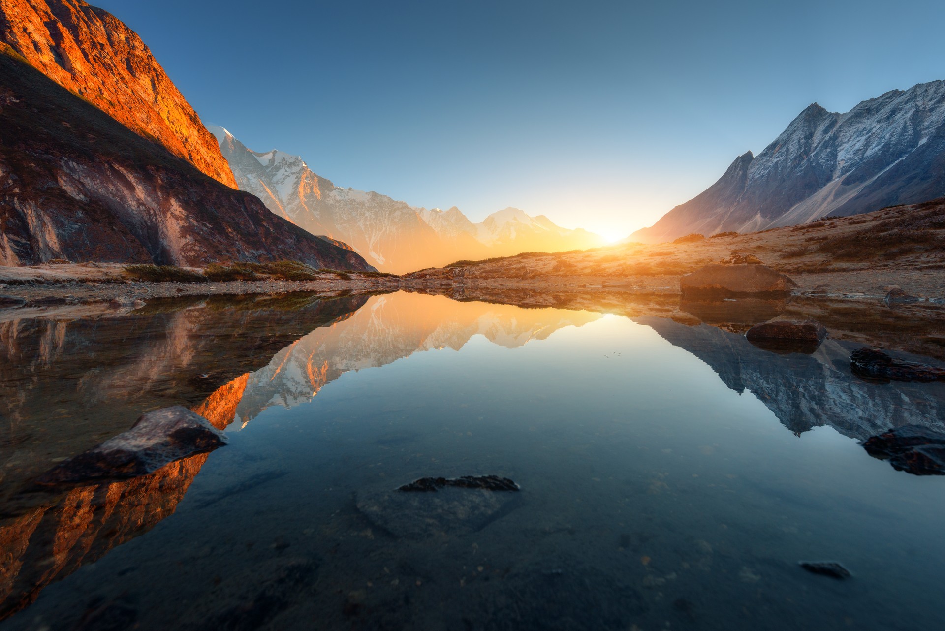 Nepalnese mountain lake at sunrise in autumn