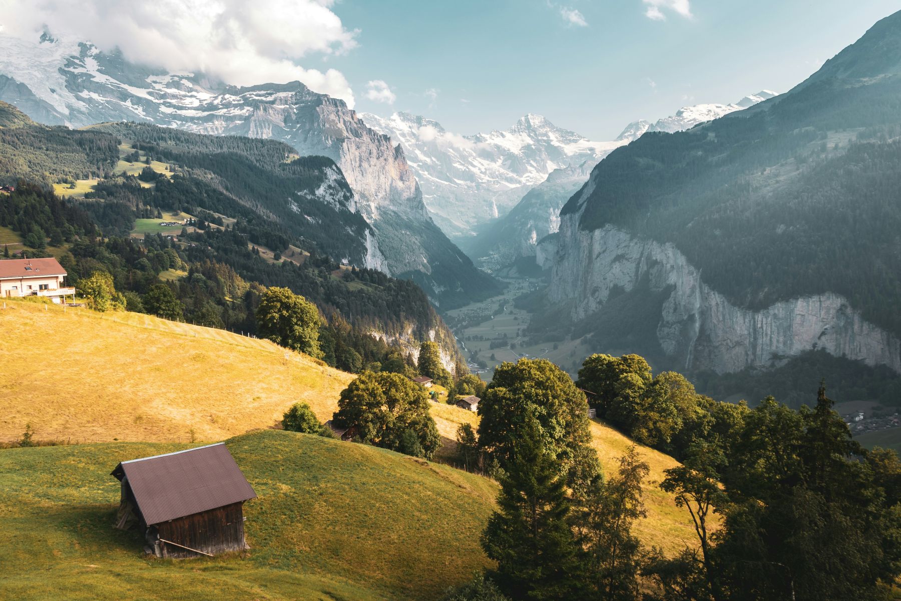 Switzerland travel tips: visiting the Lauterbrunnen Valley during the summer and autumn months