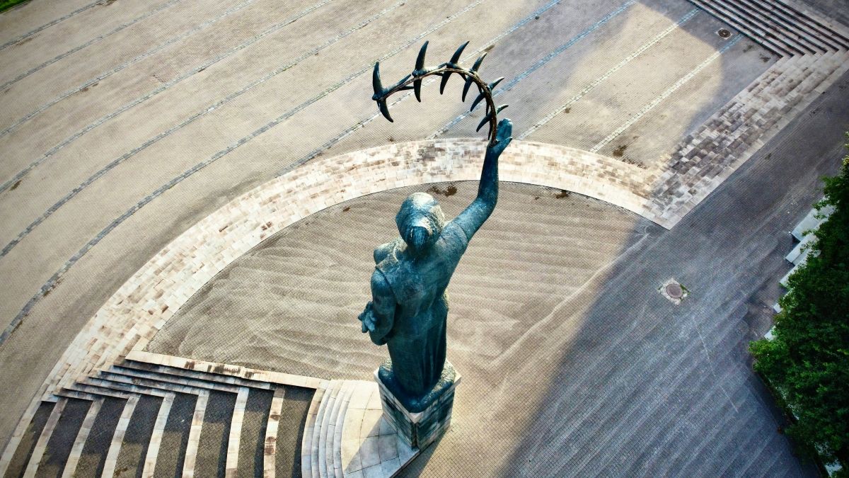 Aerial view of a statue at the National Gallery of Art in Vilnius