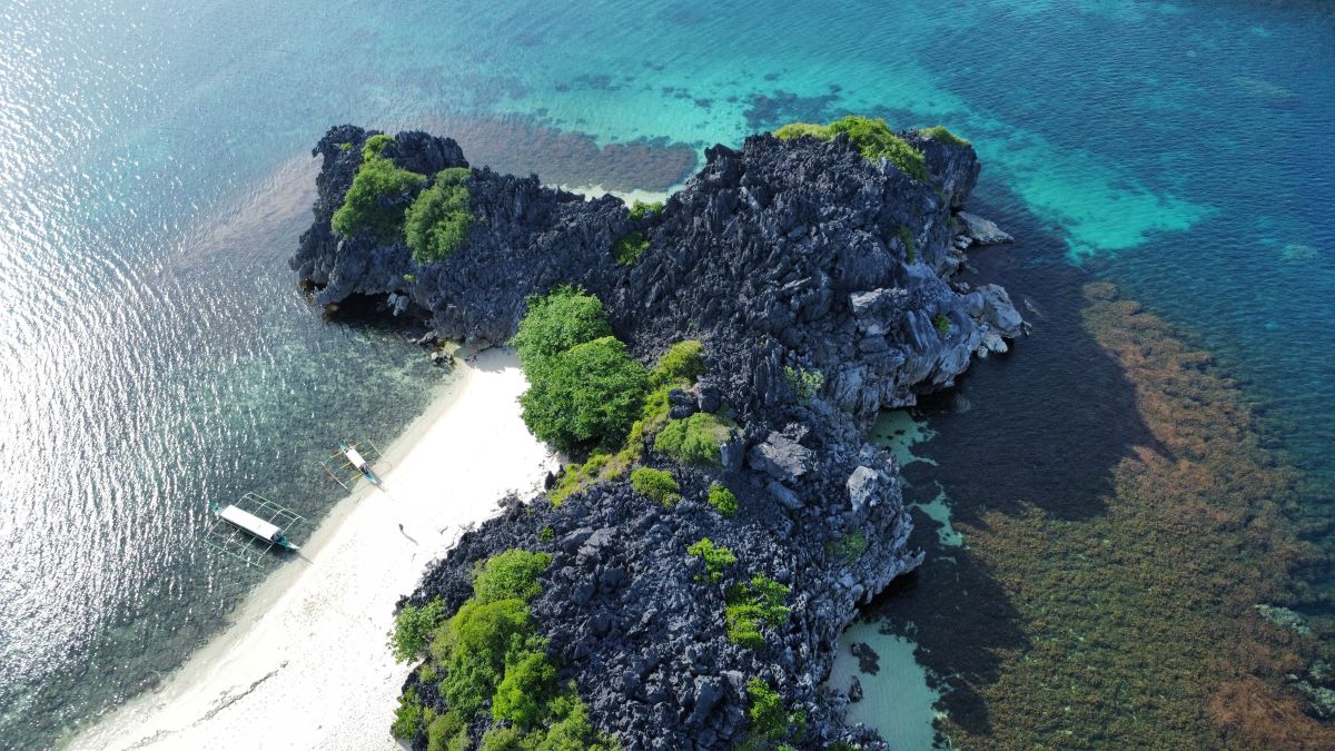 Find out about the weather in the Philippines in December, a great time to relax on the beach on the Caramoan Islands
