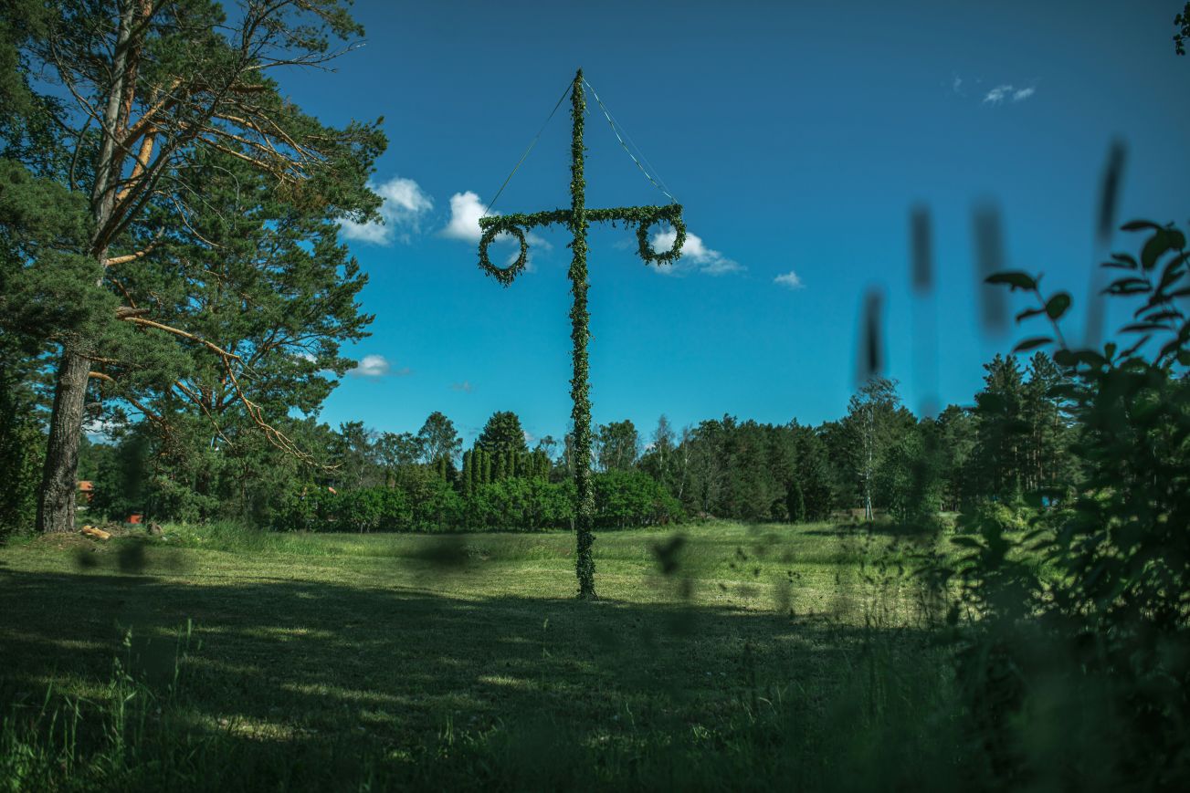 A maypole during Midsummer; experiencing this tradition is one of the best things to do in Sweden