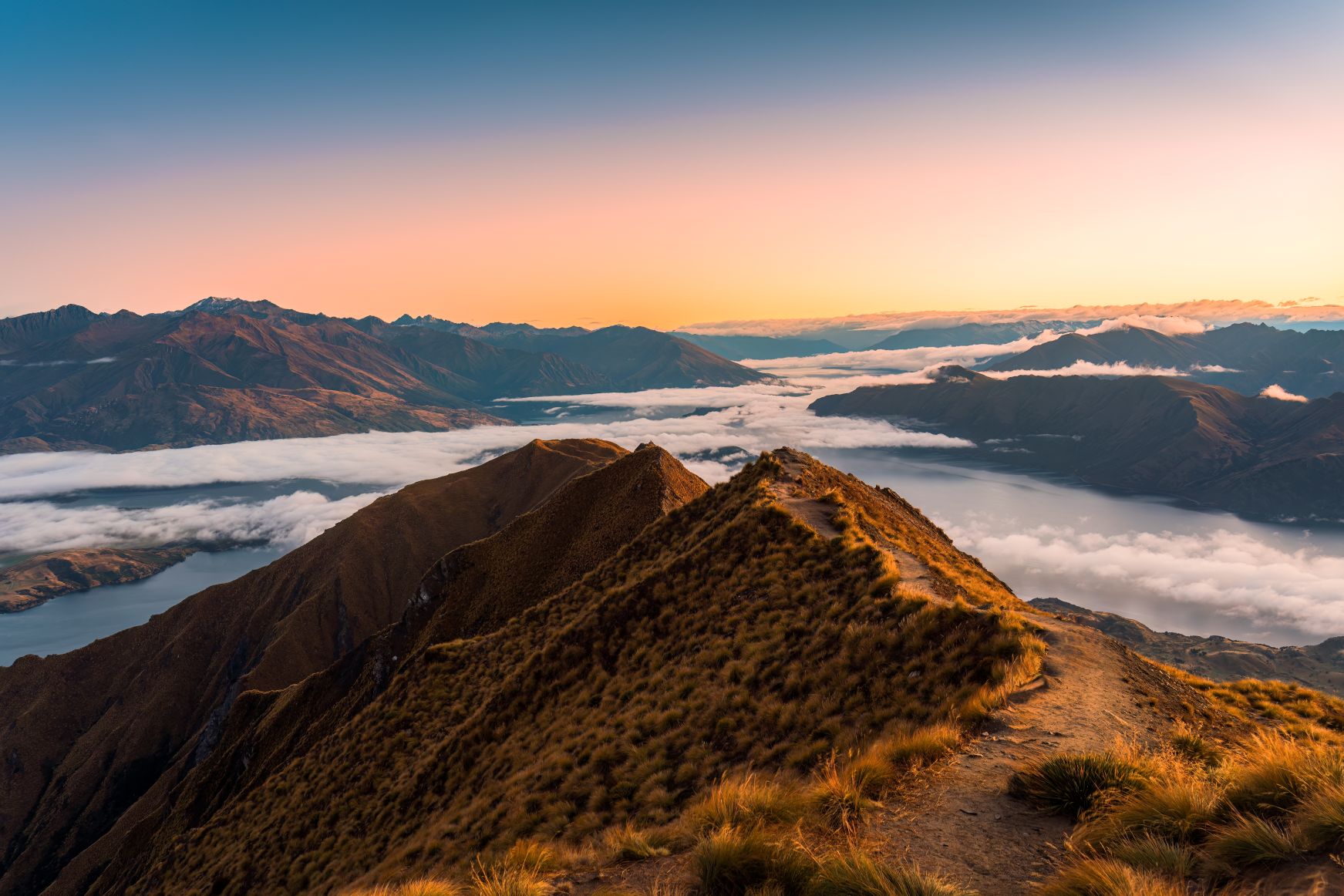 Best time to visit New Zealand: Roys Peak summit in autumn